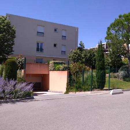 Climatise Dans Avec Piscine Et Garage Frejus