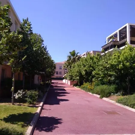Climatise Dans Avec Piscine Et Garage Apartment Frejus