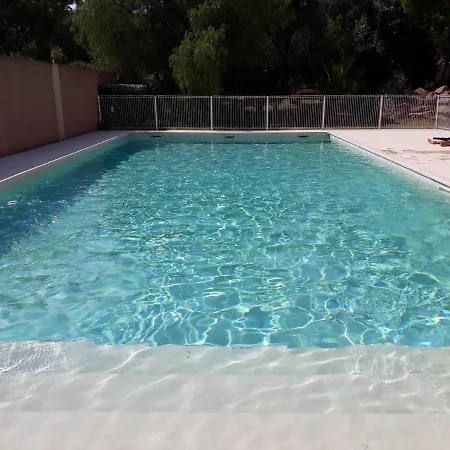 Apartament Climatise Dans Avec Piscine Et Garage